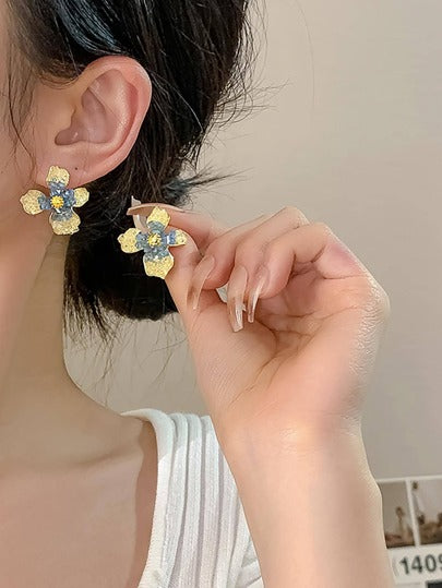 Blue Gradient Crystal Flower Stud Earrings
