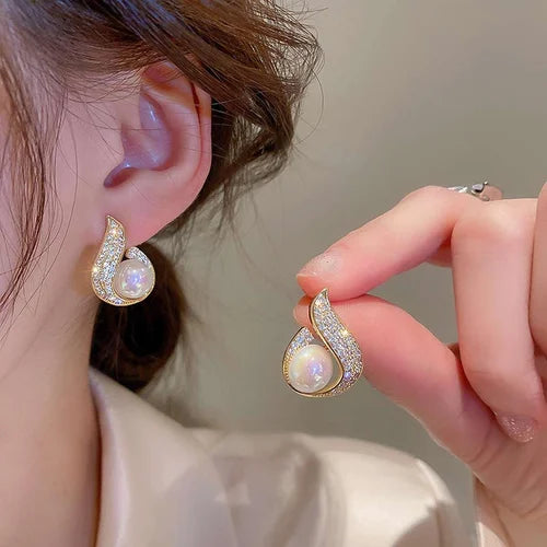 Blue Eyes Zircon Fishtail Water Drop