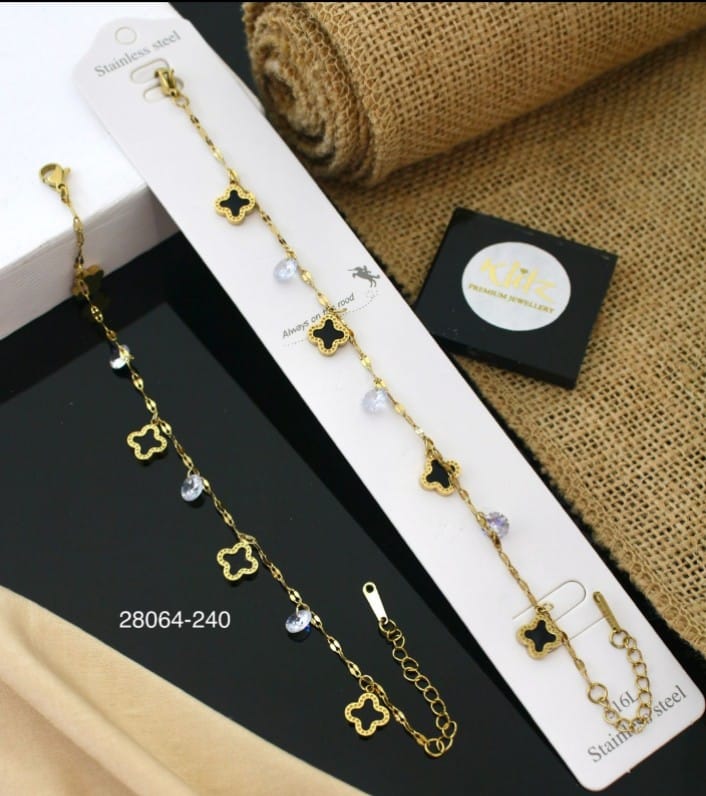 Clover Bracelets – Deseyer Lashes