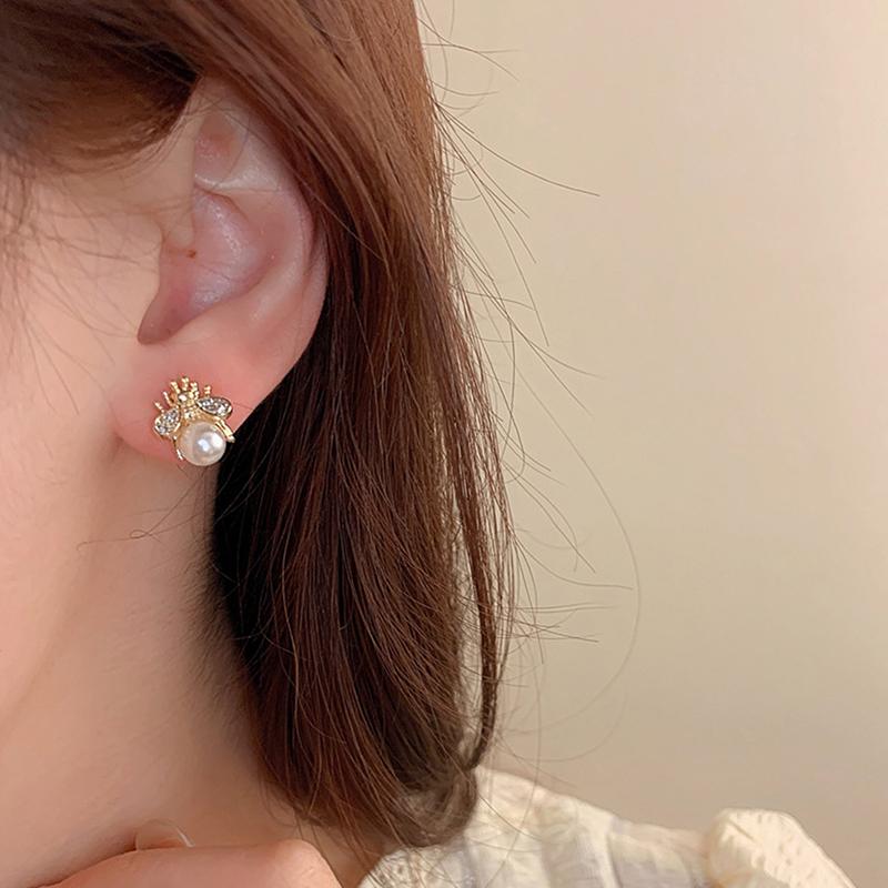 1Pair Honey Bee Pearl Stud Earrings