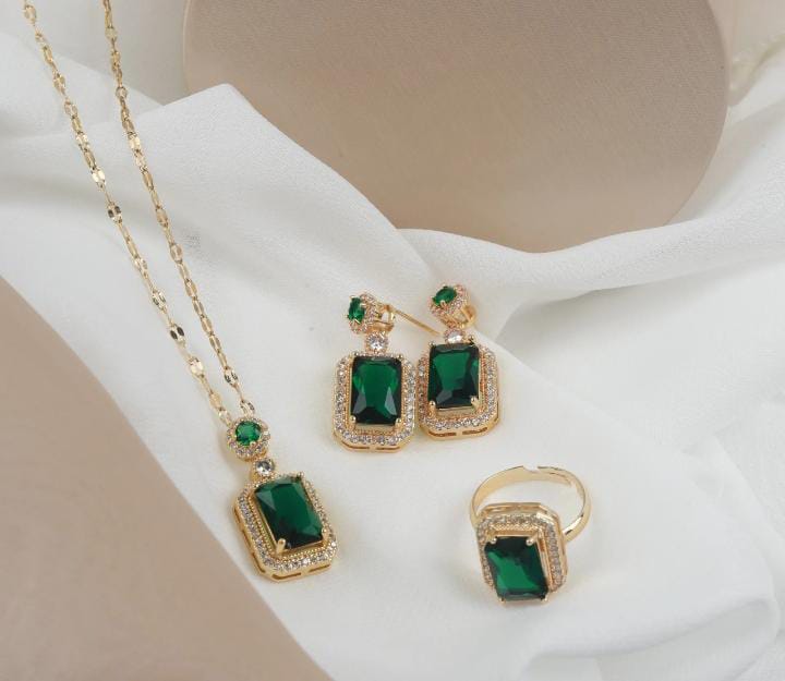Luxury Emerald Necklace with Earrings and Ring Jewellery Set