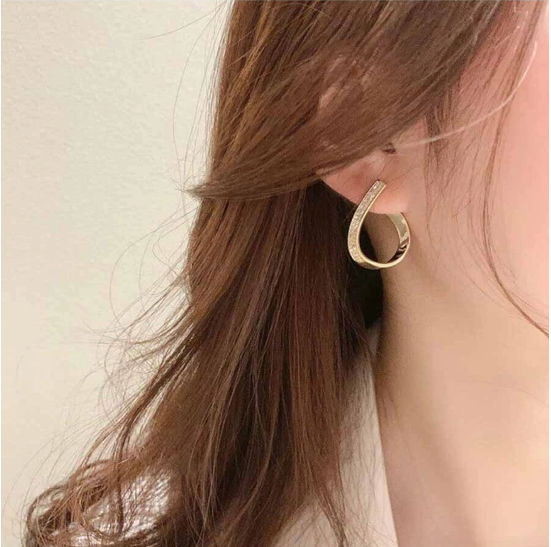 Dainty Classic Round Drop Earring
