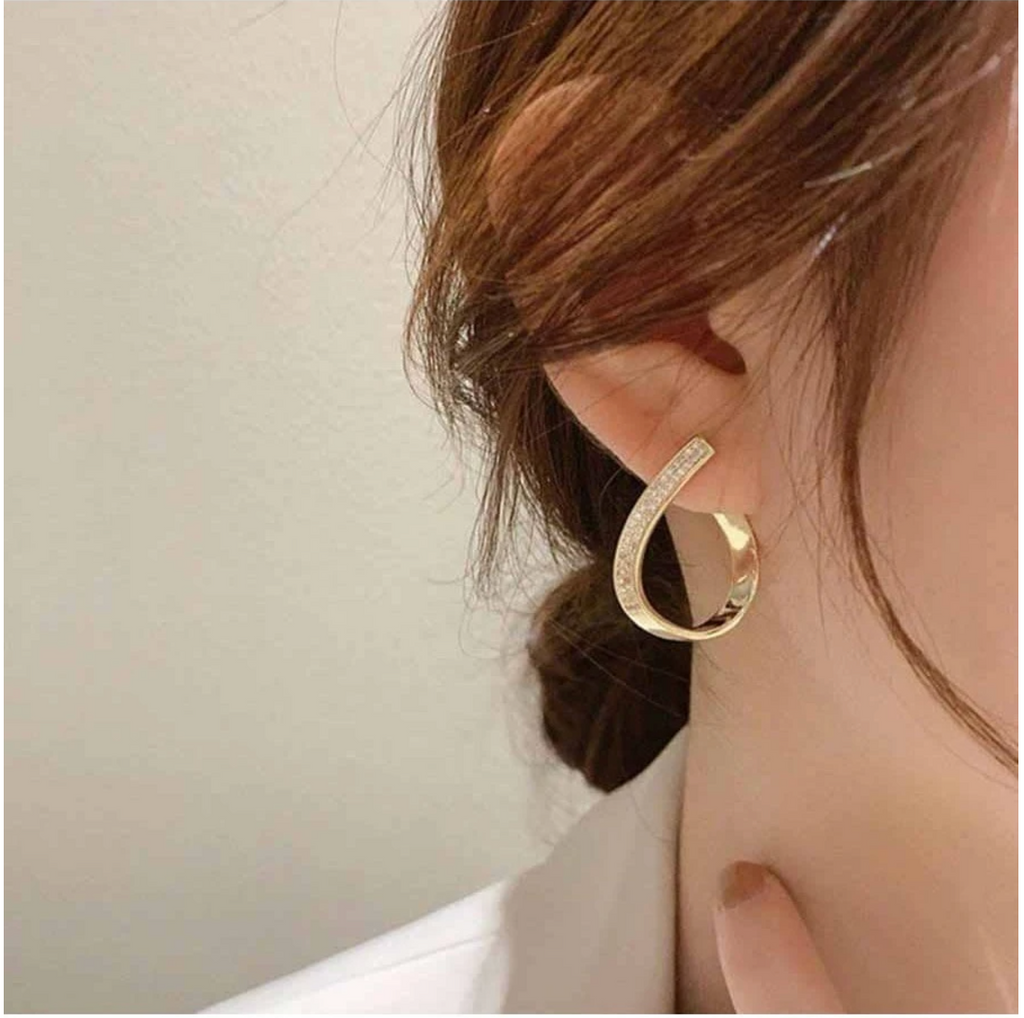 Dainty Classic Round Drop Earring