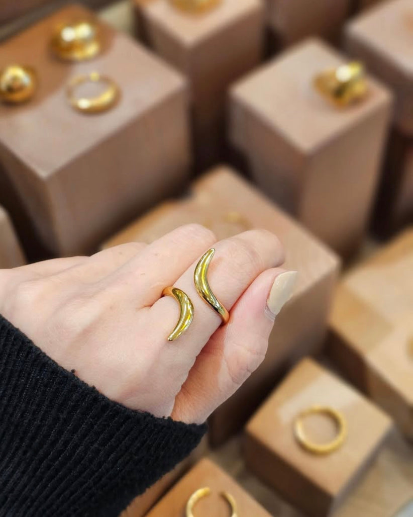 Serpentine Line Ripple Adjustable Ring