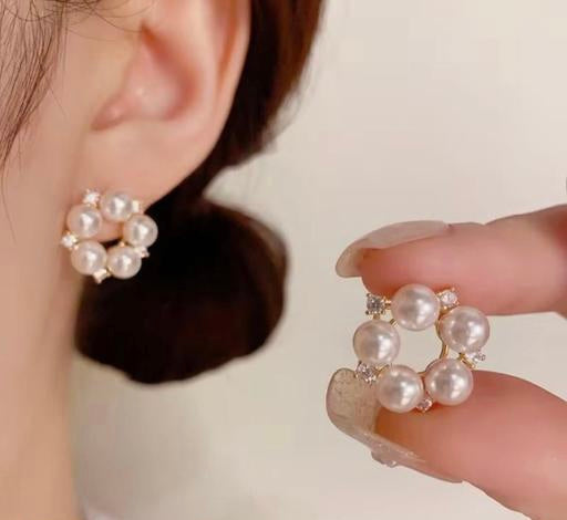 Minimal Pearl Round Stud Earrings