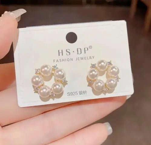 Minimal Pearl Round Stud Earrings