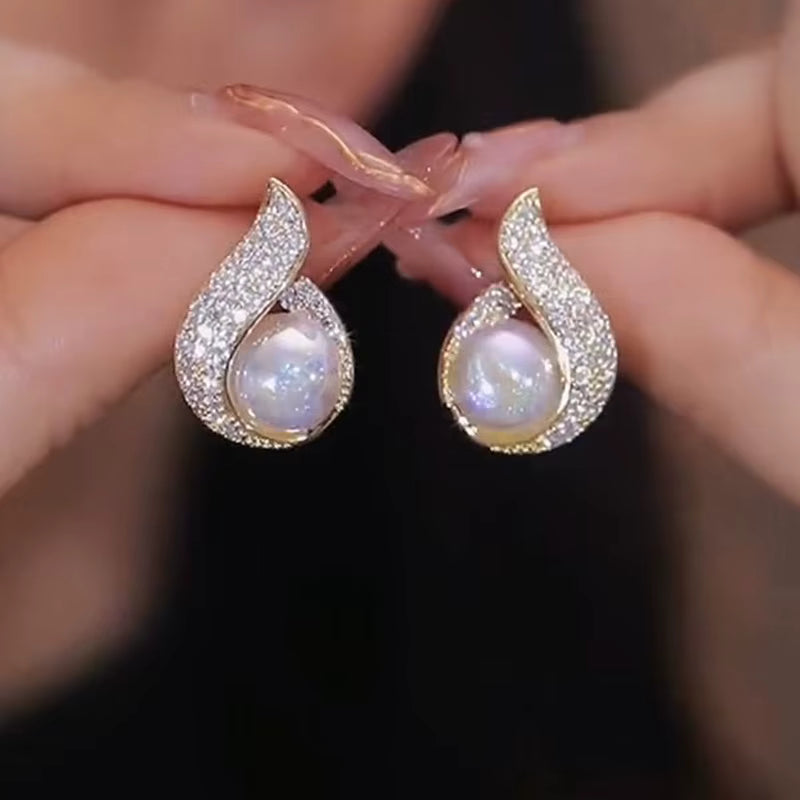 Blue Eyes Zircon Fishtail Water Drop