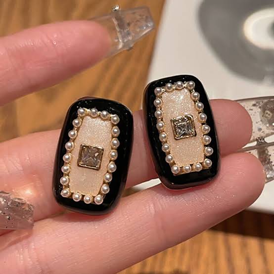 Black and White Pearl Stud Earrings