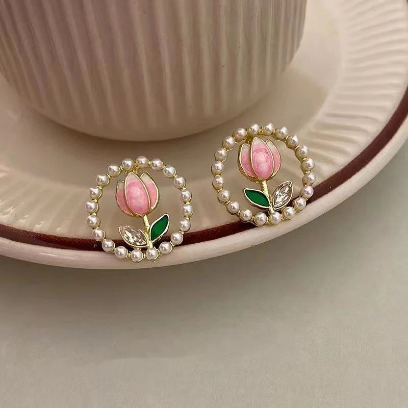 Korean Tulip in Pearl Round Earrings