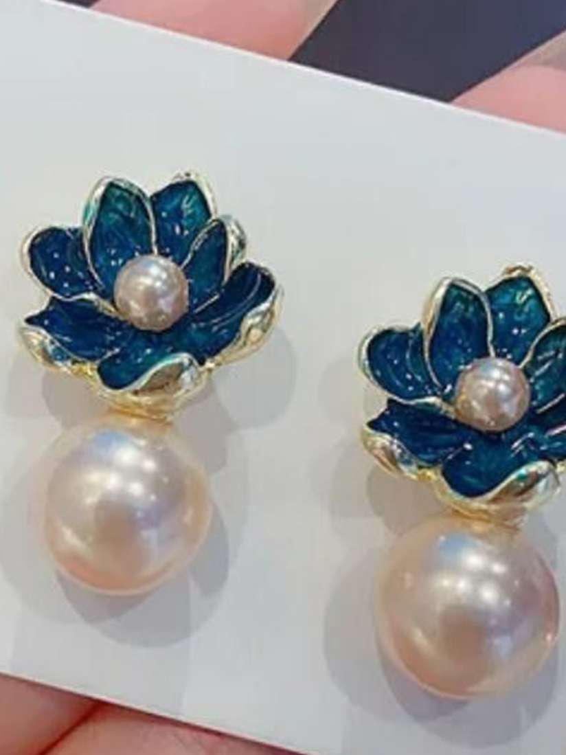 Korean trendy stylish flower shape earrings