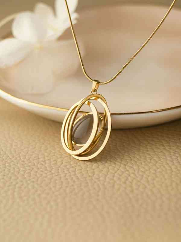 Wowen E Letter  Pendant With Chain