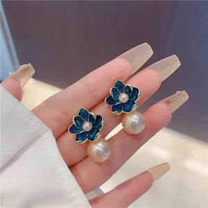 Korean trendy stylish flower shape earrings