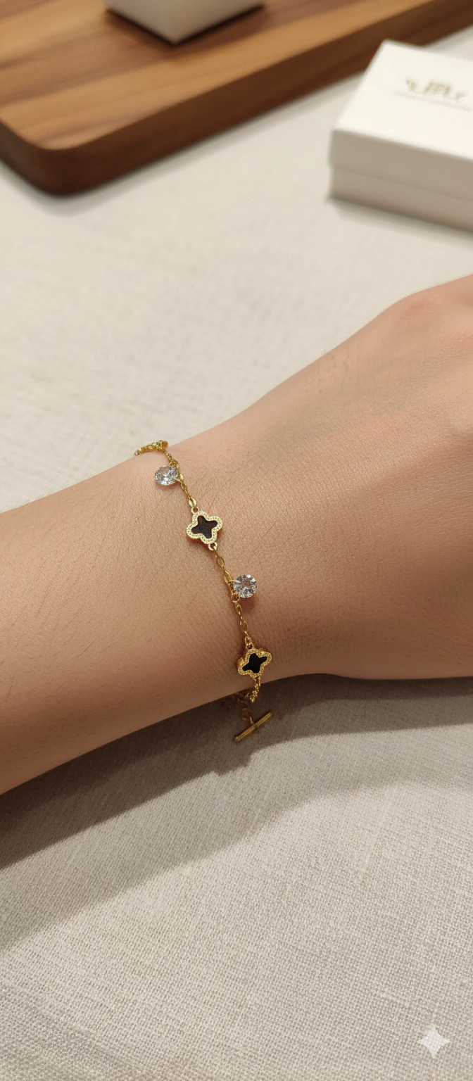 Clover Bracelets – Deseyer Lashes